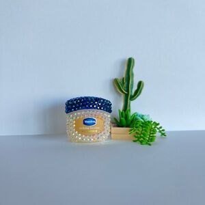 Vaseline Crème Brulee Lip Therapy with Rhinestone Lid